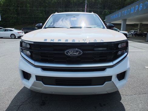 Used 2025 Ford Expedition Platinum AWD/4WD image 8
