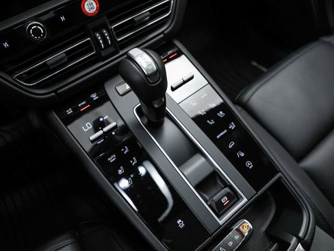 Certified 2026 Porsche Macan AWD/4WD image 27