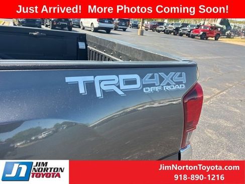 Used 2018 Toyota Tacoma TRD Off-Road image 6