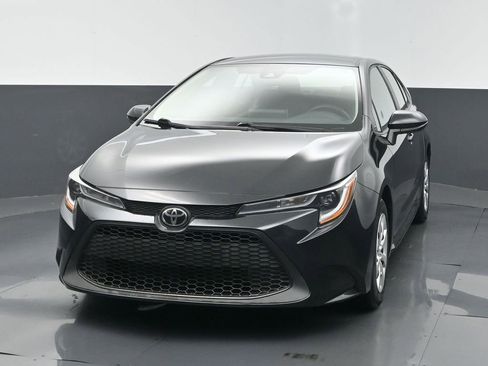 Used 2020 Toyota Corolla LE FWD image 2