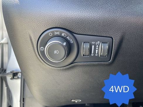 Used 2024 Jeep Compass Latitude AWD/4WD image 34