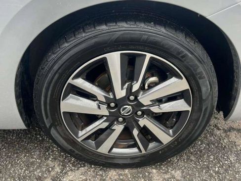 Used 2021 Nissan Versa SV FWD image 21