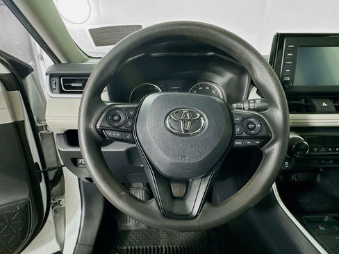 Used 2019 Toyota RAV4 XLE AWD/4WD image 9