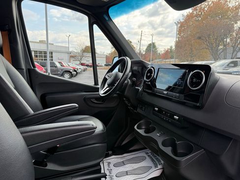 Used 2022 Mercedes-Benz Sprinter 4500 w/ Parking Package image 22