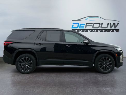 Used 2024 Chevrolet Traverse RS AWD/4WD image 2