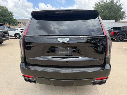 Used 2022 Cadillac Escalade Sport Platinum w/ LPO, ONYX Package AWD/4WD image 7