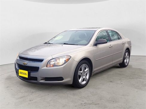 Used 2010 Chevrolet Malibu LS image 1