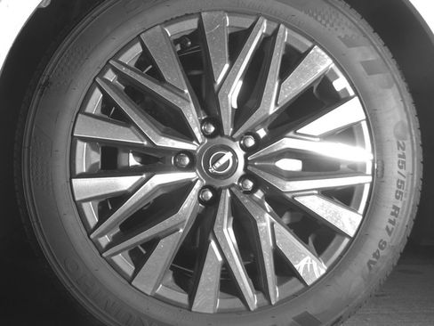 Used 2025 Nissan Altima 2.5 SV FWD image 12