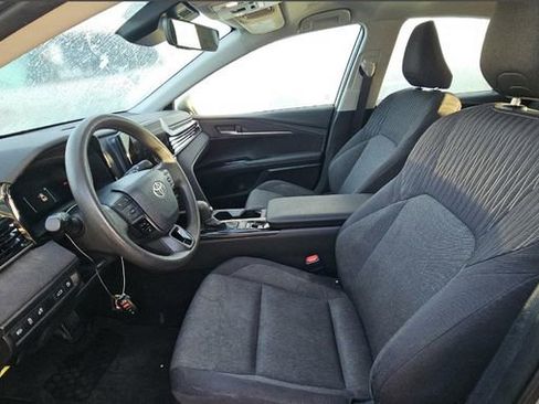 Used 2025 Toyota Camry LE w/ Convenience Package FWD image 4