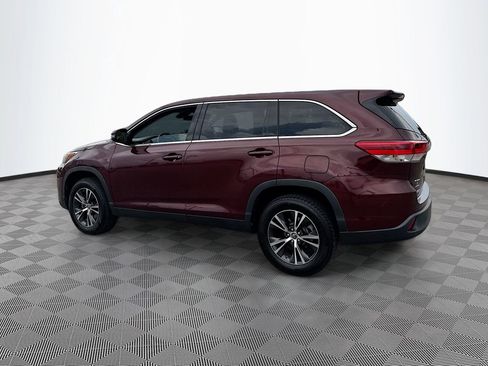 Used 2019 Toyota Highlander LE FWD image 7