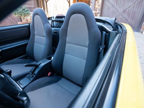 Used 2001 Toyota MR2 Spyder image 31