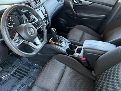 Used 2020 Nissan Rogue SV FWD image 12
