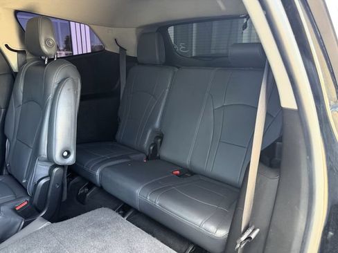 Used 2018 Buick Enclave Essence FWD image 19