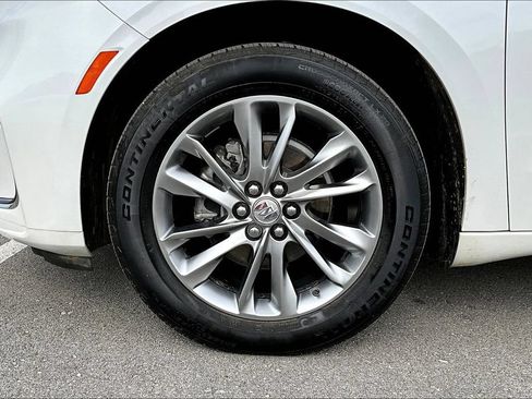 Used 2024 Buick Enclave Avenir w/ Avenir Technology Package AWD/4WD image 8