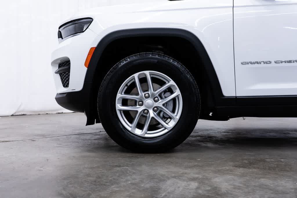 Used 2025 Jeep Grand Cherokee Laredo X AWD/4WD image 7