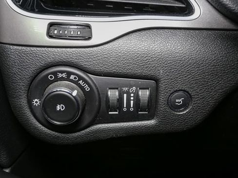 Used 2019 Jeep Cherokee Limited AWD/4WD image 36