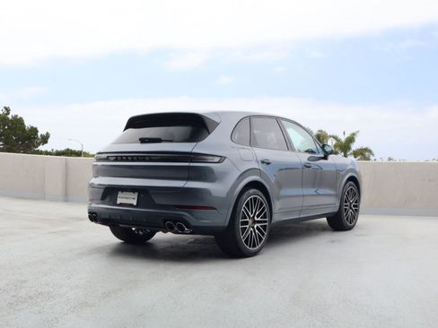 New 2026 Porsche Cayenne AWD/4WD image 9