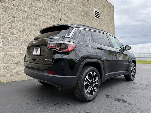 Used 2024 Jeep Compass Limited w/ Sun and Sound Group AWD/4WD image 3