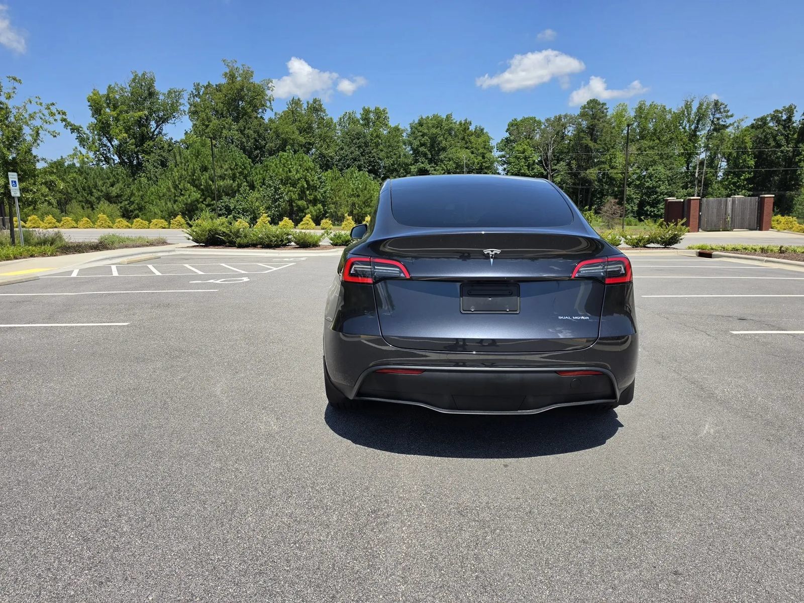 Used 2024 Tesla Model Y Long Range AWD/4WD image 4