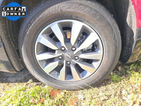 Used 2023 Chrysler Pacifica Touring-L image 10