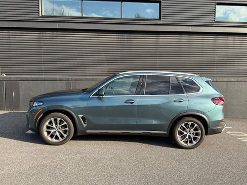 Used 2024 BMW X5 xDrive40i w/ Premium Package image 2