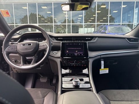 New 2025 Jeep Grand Cherokee Altitude AWD/4WD image 12