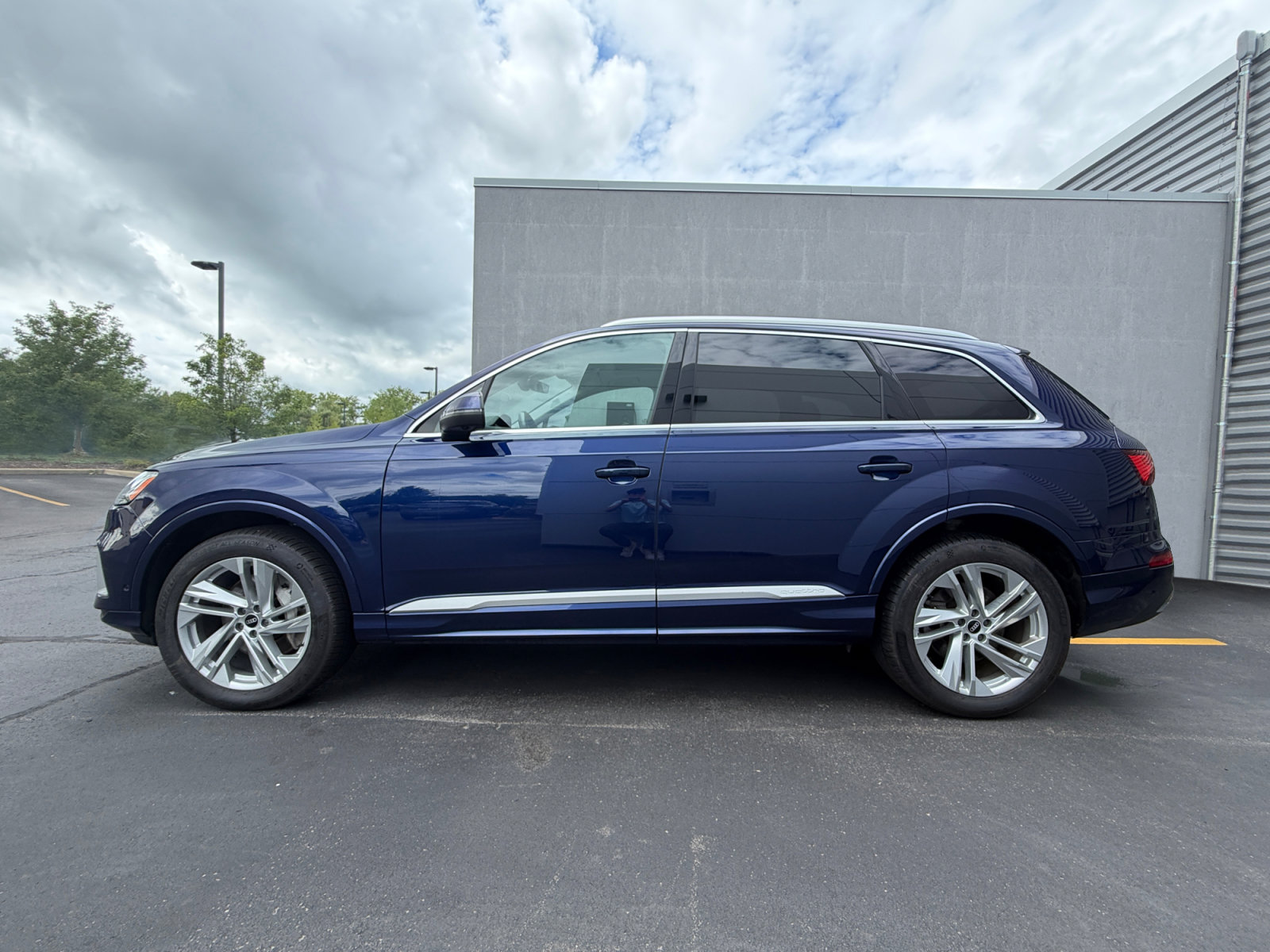 Used 2021 Audi Q7 3.0T Premium Plus w/ Premium Plus Package AWD/4WD image 2