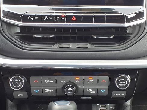 Used 2022 Jeep Compass Limited image 18