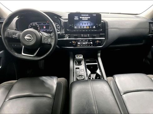 Used 2023 Nissan Pathfinder SL AWD/4WD image 17