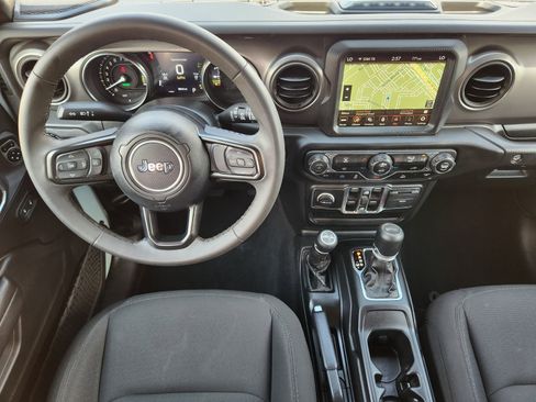 Used 2023 Jeep Wrangler Unlimited w/ Sun & Screen Package AWD/4WD image 36