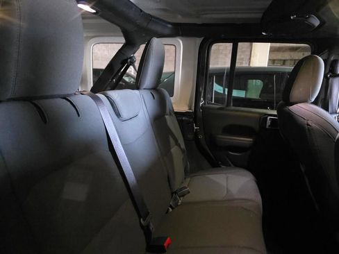 Used 2022 Jeep Wrangler Unlimited Sport AWD/4WD image 8