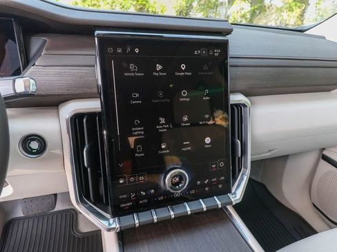 Used 2025 GMC Acadia Denali w/ Super Cruise Package FWD image 19