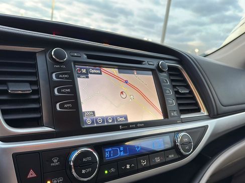 Certified 2017 Toyota Highlander XLE image 24