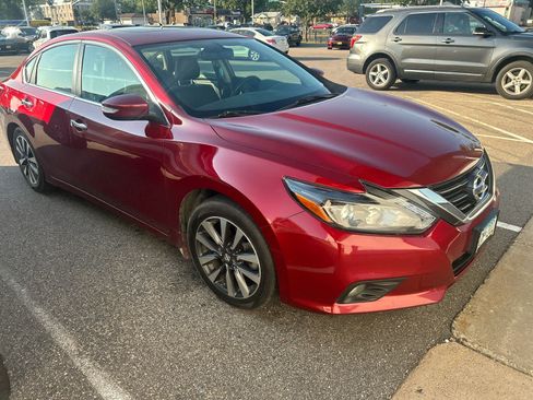 Used 2017 Nissan Altima 2.5 SL w/ Technology Package FWD image 4