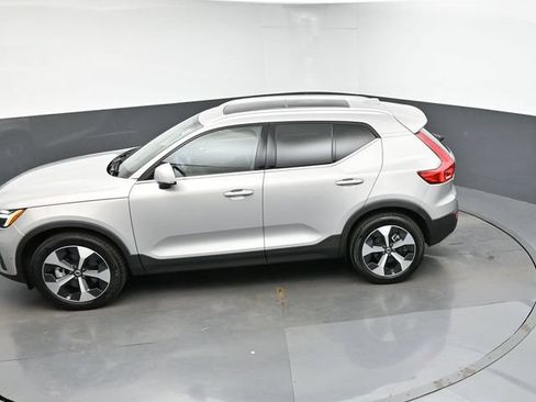 Used 2025 Volvo XC40 B5 Plus AWD/4WD image 44