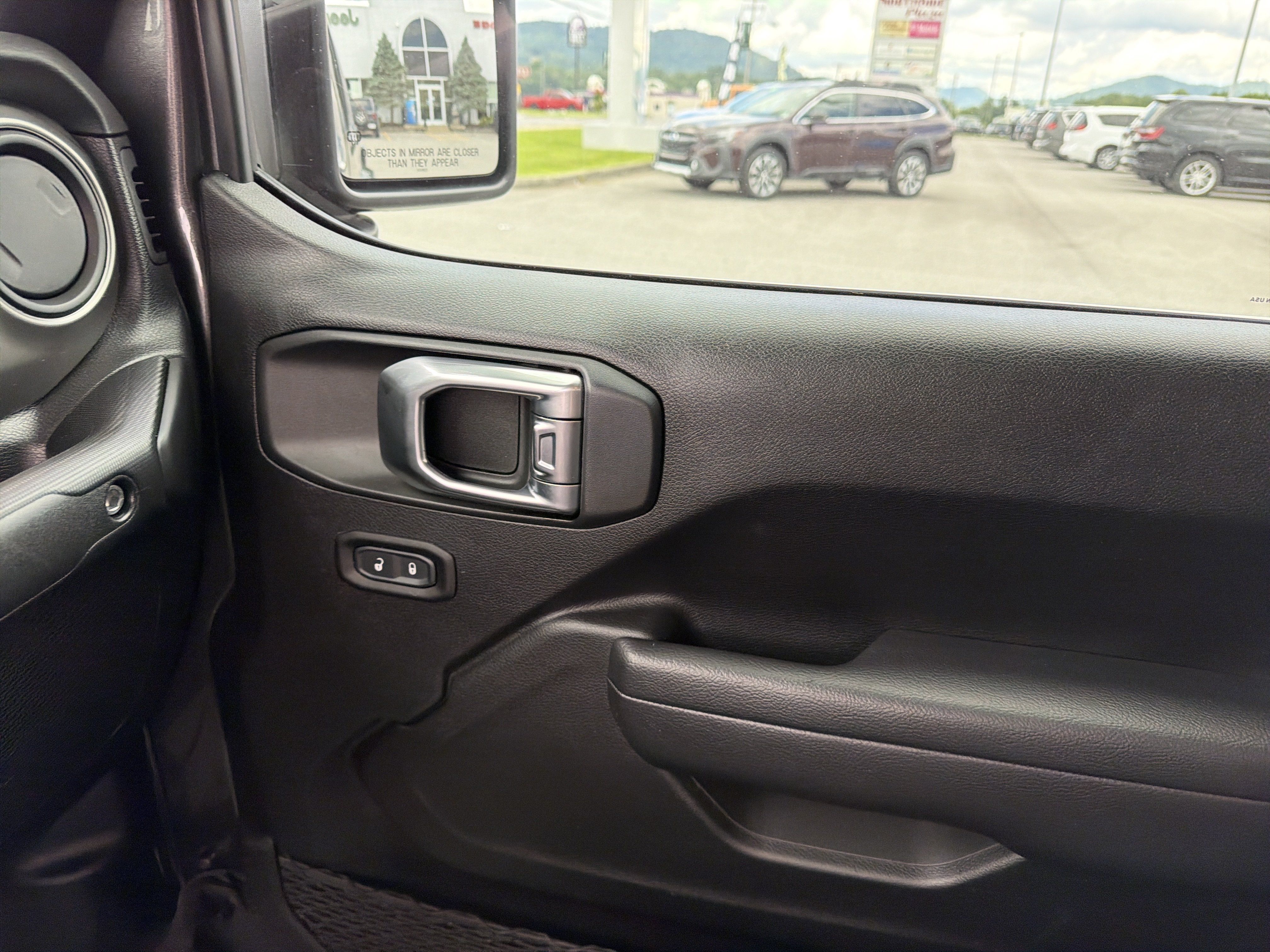 Used 2023 Jeep Gladiator Sport AWD/4WD image 25