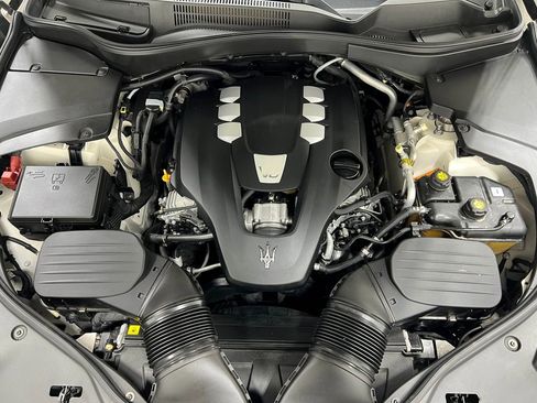 Used 2020 Maserati Levante Base image 30