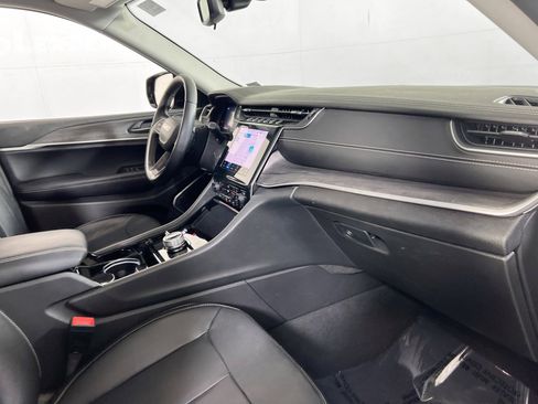 Used 2022 Jeep Grand Cherokee Limited image 28