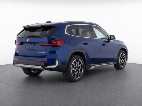 Certified 2025 BMW X1 xDrive28i AWD/4WD image 3