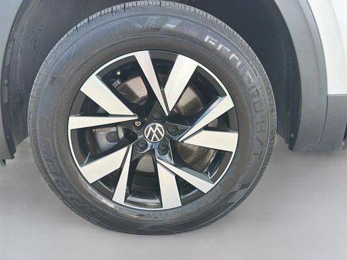 Used 2023 Volkswagen Atlas Cross Sport SE FWD image 39