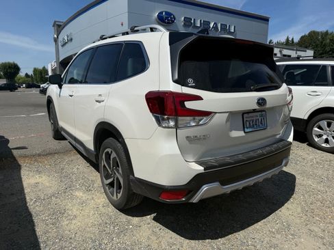 Used 2024 Subaru Forester Touring AWD/4WD image 2