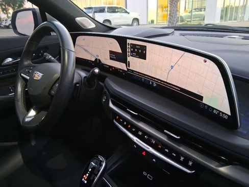 Used 2024 Cadillac XT4 Sport w/ Technology Package image 13