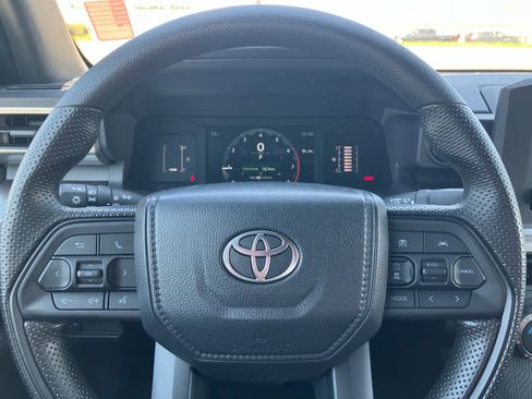 Certified 2025 Toyota Tacoma SR5 AWD/4WD image 15