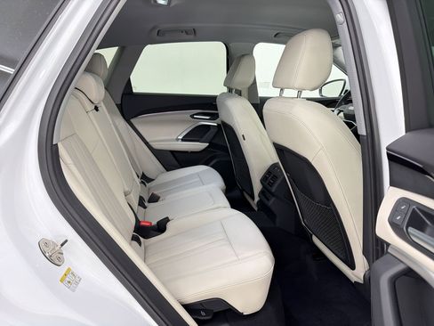 Used 2025 Audi Q5 Premium w/ Convenience Package image 24
