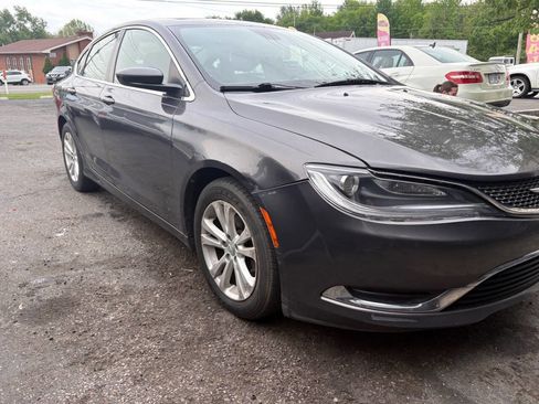 Used 2015 Chrysler 200 Limited w/ Convenience Group FWD image 3