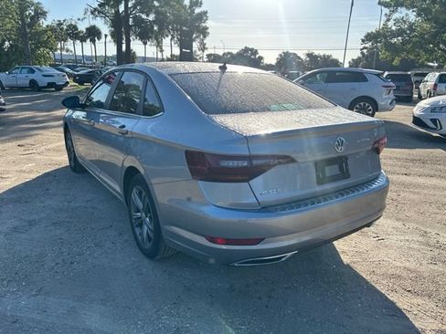 Used 2019 Volkswagen Jetta R-Line w/ R-Line Cold Weather Package FWD image 3