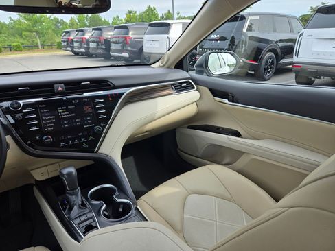 Used 2018 Toyota Camry XLE w/ Audio Package FWD image 11