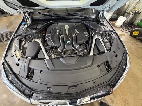 Used 2019 BMW 750i xDrive w/ Luxury Rear Seating Package image 9