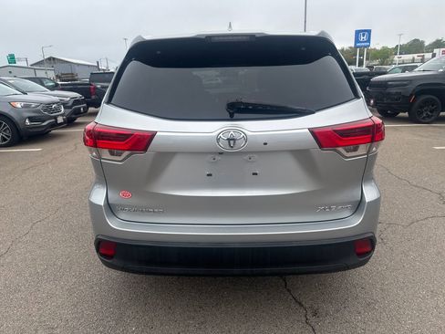 Used 2017 Toyota Highlander XLE AWD/4WD image 6