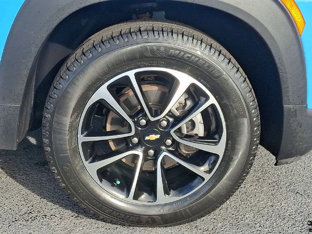 Used 2024 Chevrolet TrailBlazer LT w/ LT Cold Weather Package AWD/4WD image 11